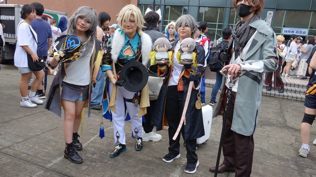 Honkai: Star Rail cosplayers posing at a doujinshi fair in Taiwan
